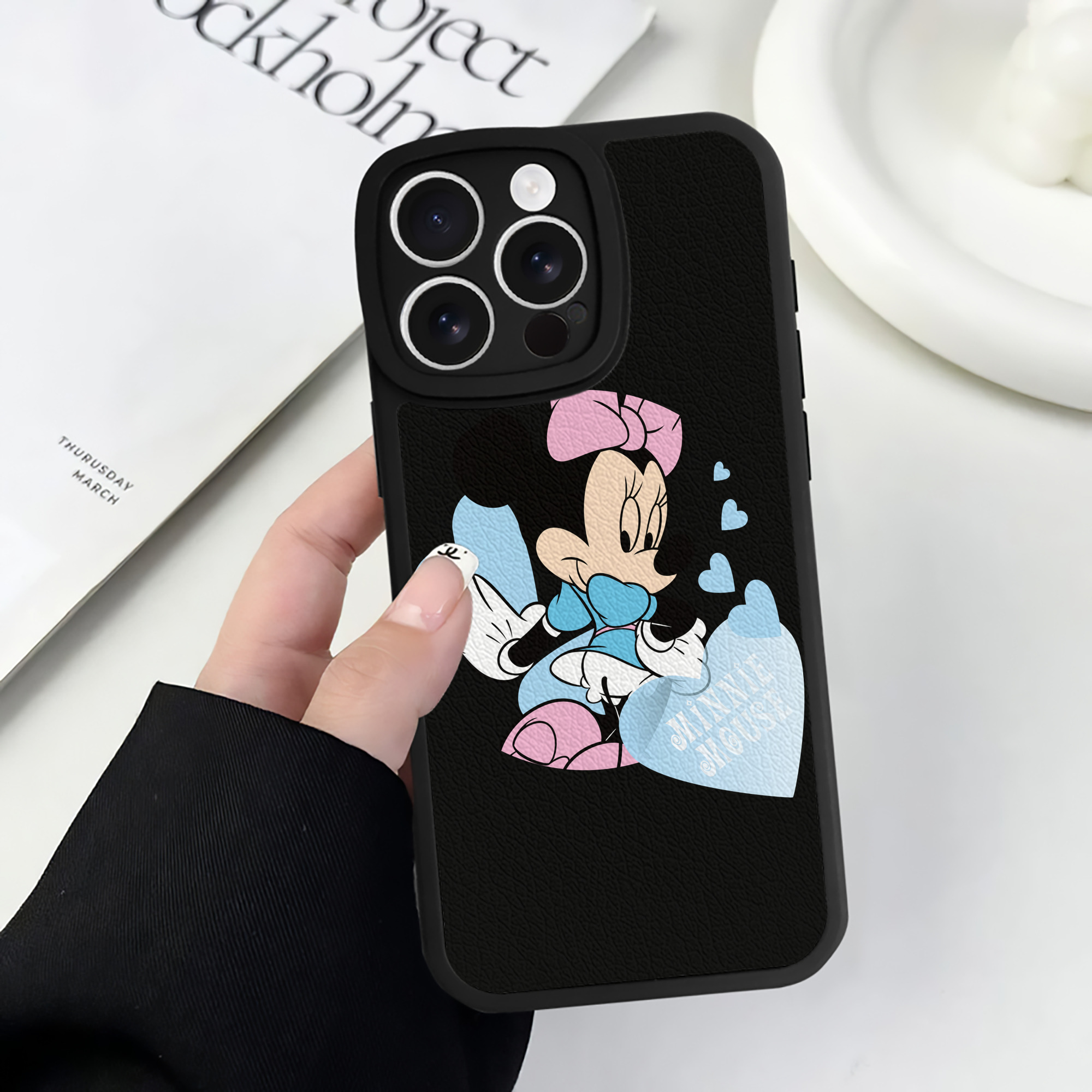 （画像用） ミッキーマウス Mickey Mouse 【iPhone 16シリーズ対応】シリコンスマホケース（レザー調） 材質：シリコン